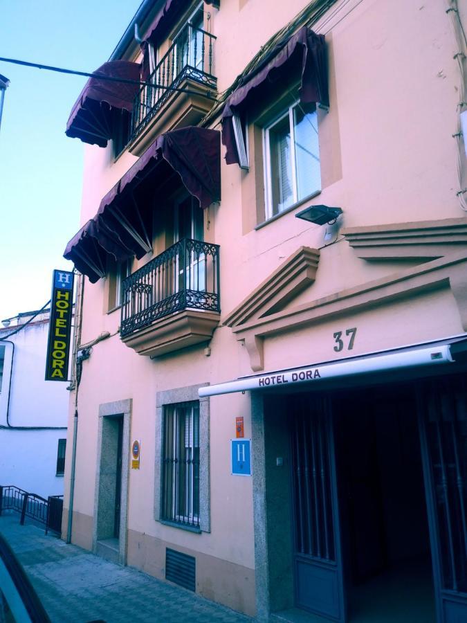 Hotel Dora Plasencia Esterno foto