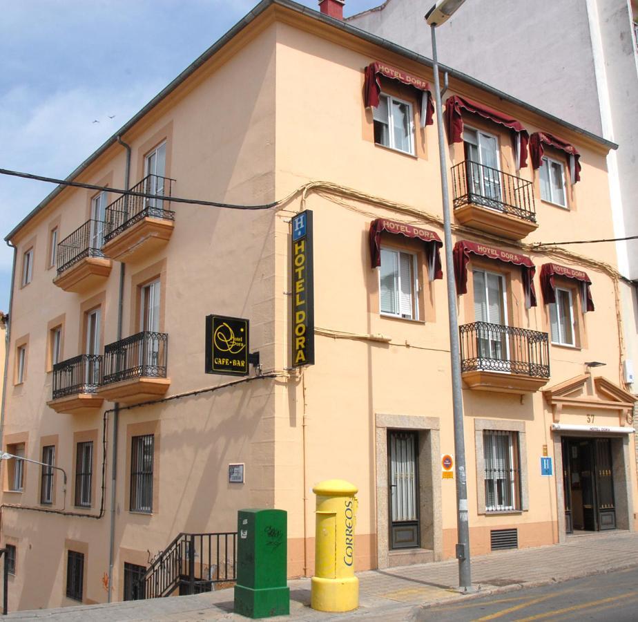 Hotel Dora Plasencia Esterno foto