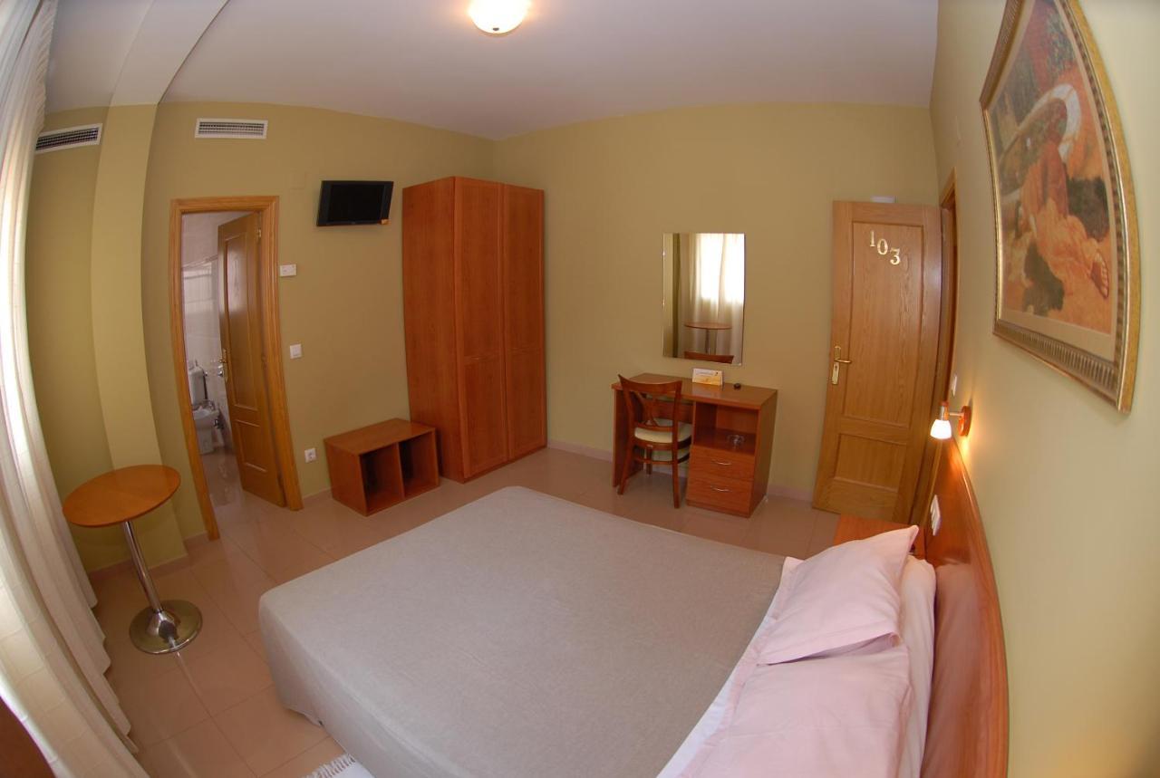 Hotel Dora Plasencia Esterno foto