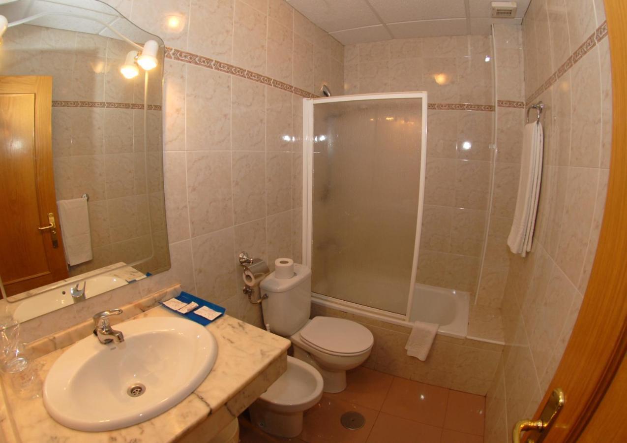 Hotel Dora Plasencia Esterno foto