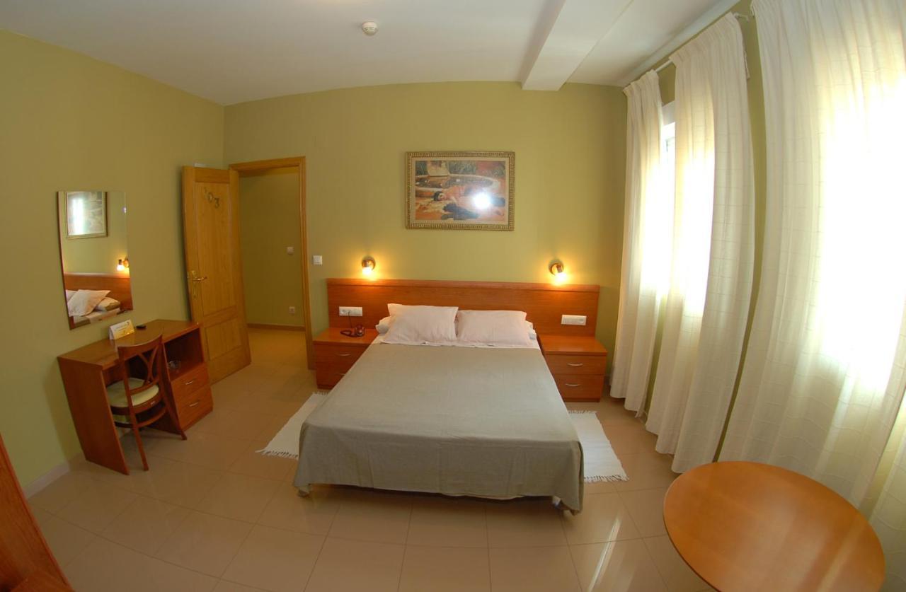 Hotel Dora Plasencia Esterno foto