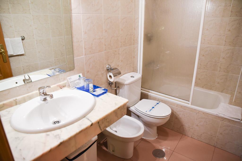 Hotel Dora Plasencia Esterno foto