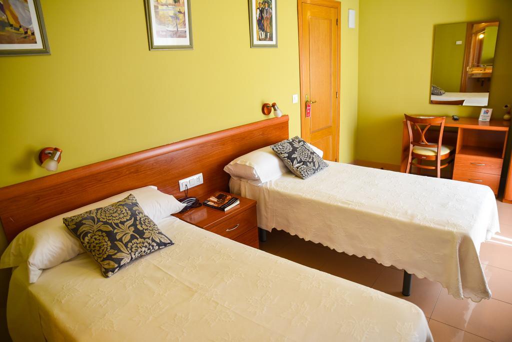 Hotel Dora Plasencia Esterno foto
