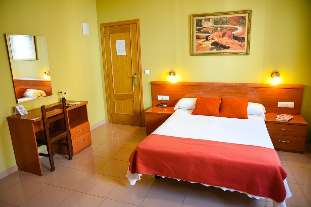 Hotel Dora Plasencia Esterno foto