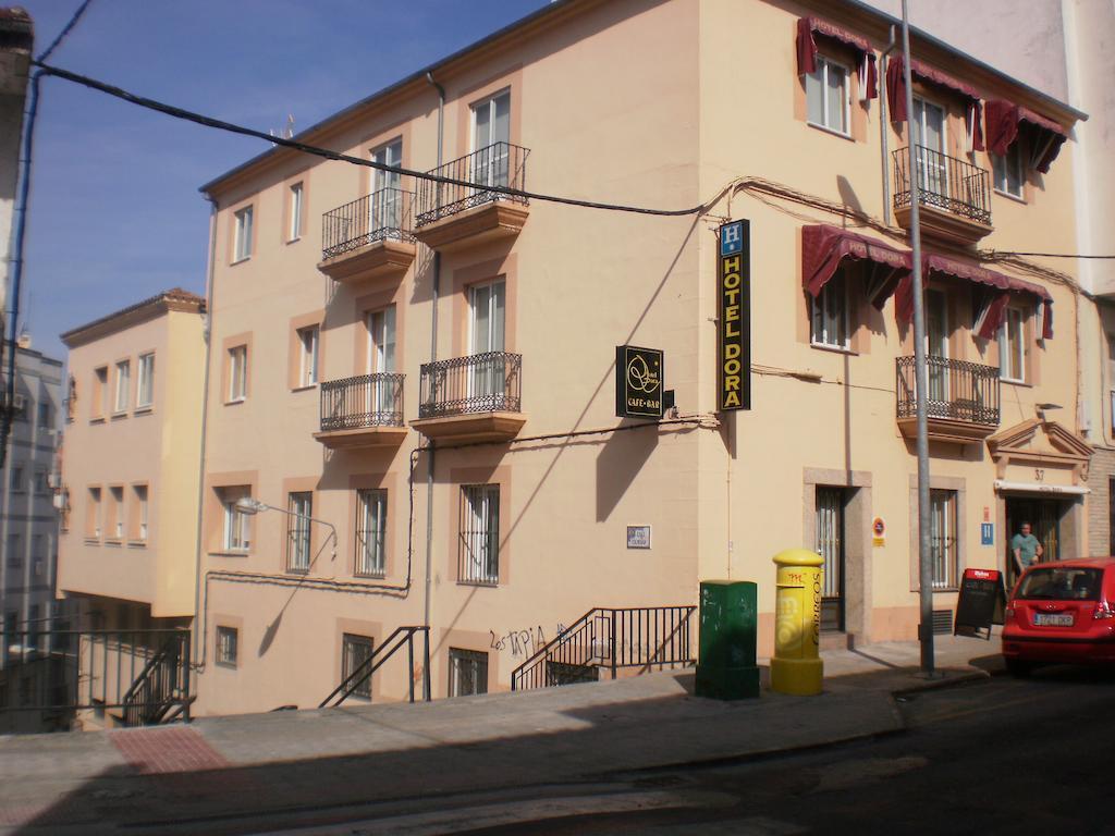 Hotel Dora Plasencia Esterno foto