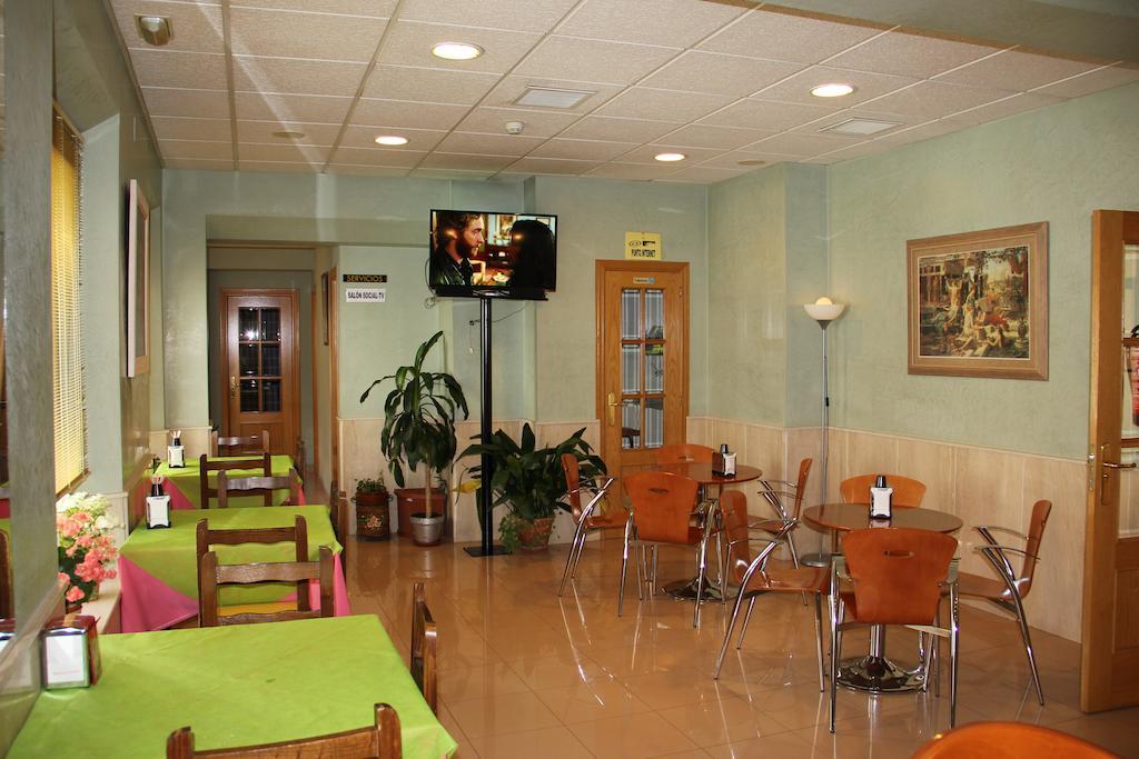 Hotel Dora Plasencia Esterno foto
