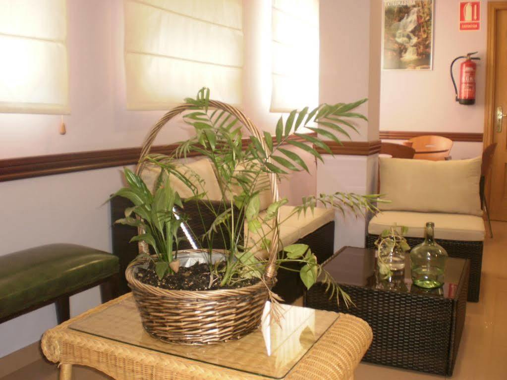 Hotel Dora Plasencia Esterno foto