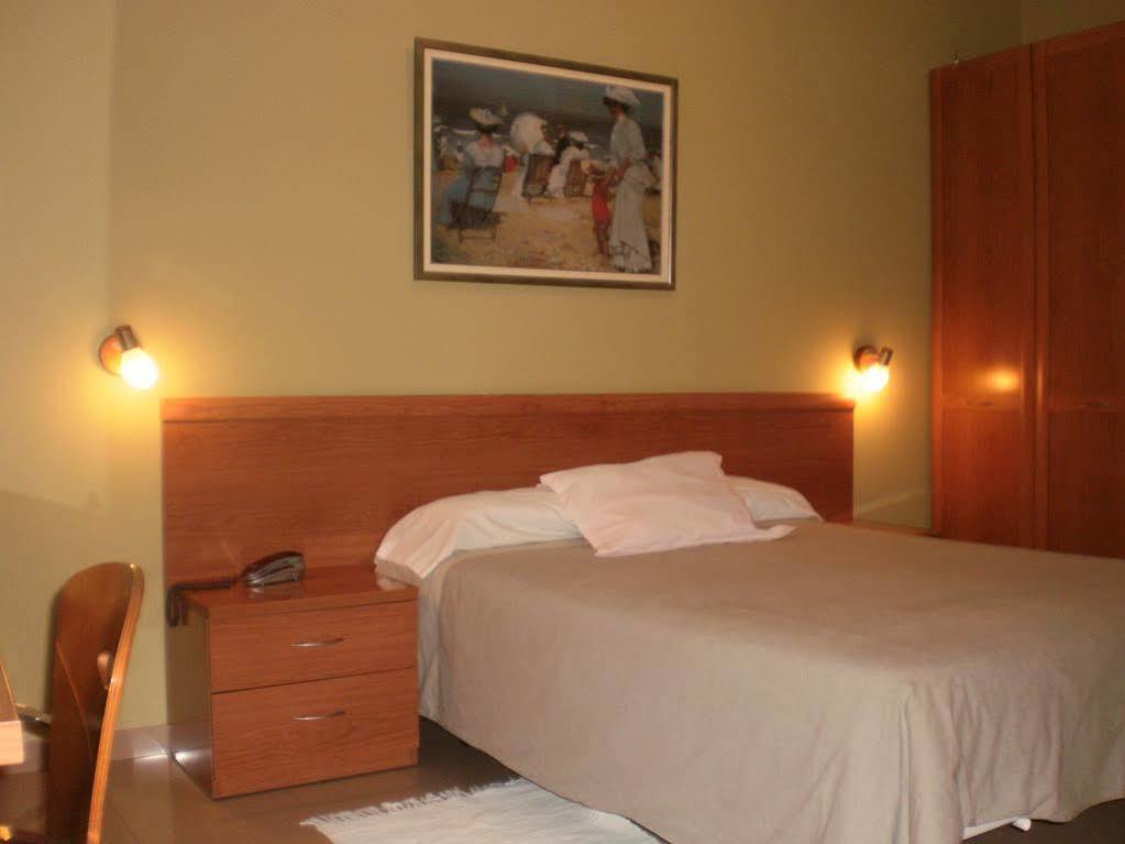 Hotel Dora Plasencia Esterno foto